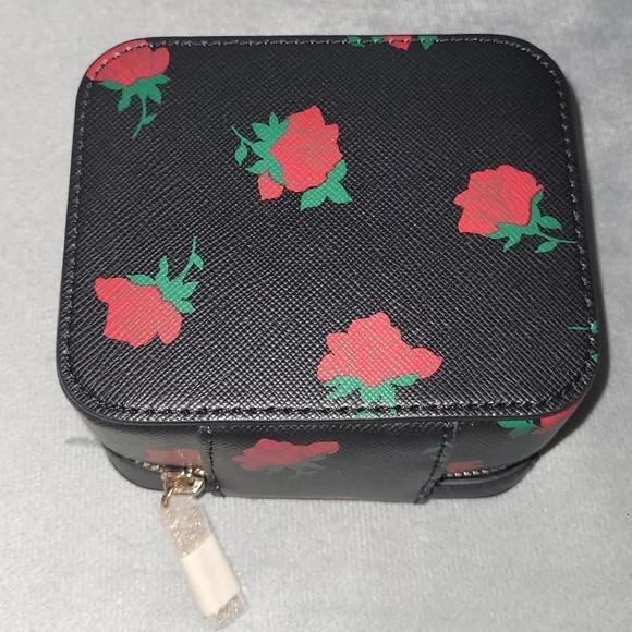 Kate ā ļø Jewelry Holder - Picture 13 of 15